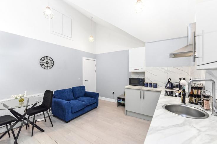 London Borough of Haringey, London에 위치한 Building 20 Poynton Road - home-to-host-usa - 1466809 유닛의 세련된 인테리어가 돋보이는 거실