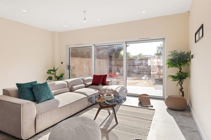 Ascot AscotのBuilding Winkfield Road - home-to-host-usa - 1607861のアパートメントにある、モダンな家具を備えたエレガントなデザインのリビングルーム Ascot AscotのBuilding Winkfield Road - home-to-host-usa - 1607861のアパートメントにある、モダンな家具を備えたエレガントなデザインのリビングルーム