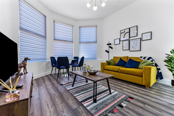 London London Borough of HaringeyのBuilding Elder Avenue - home-to-host-usa - 1466642のアパートメントにある、モダンな家具を備えたエレガントなデザインのリビングルーム