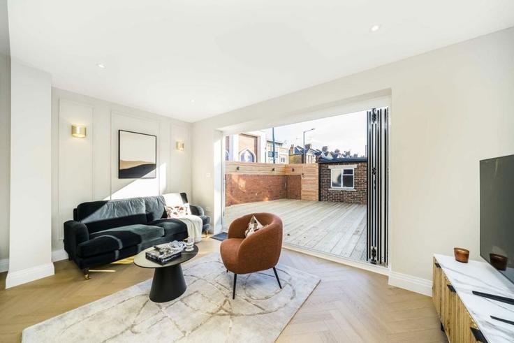London Borough of Brent, London에 위치한 Building 2 Peter Avenue - home-to-host-usa - 1547819 유닛의 세련된 인테리어가 돋보이는 거실