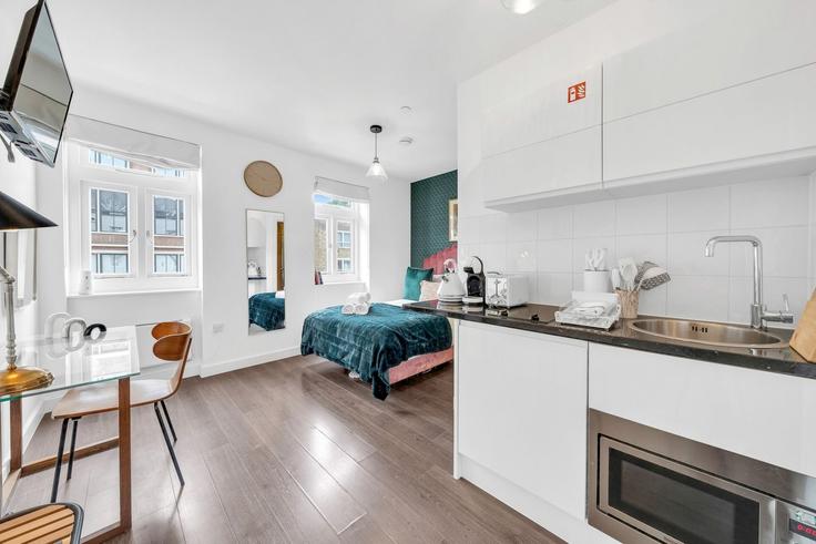 Elegante sala de estar con mobiliario moderno en un apartamento en Building 120 Saint John Street - home-to-host-usa - 1466771 en London Borough of Islington, London Elegante sala de estar con mobiliario moderno en un apartamento en Building 120 Saint John Street - home-to-host-usa - 1466771 en London Borough of Islington, London