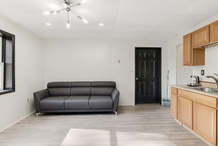 Salle de séjour élégante avec mobilier moderne dans un appartement à Building Montebello Road - home-to-host-usa - 1466575 à Montebello, Ramapo Salle de séjour élégante avec mobilier moderne dans un appartement à Building Montebello Road - home-to-host-usa - 1466575 à Montebello, Ramapo