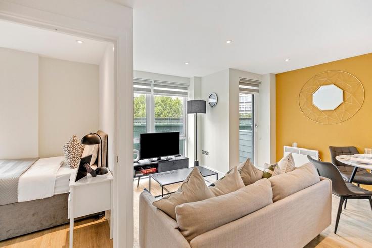 Salle de séjour élégante avec mobilier moderne dans un appartement à Building Aird House, 15 Wellesley Ct, Rockingham Street - home-to-host-usa - 1466659 à London Borough of Southwark, London Salle de séjour élégante avec mobilier moderne dans un appartement à Building Aird House, 15 Wellesley Ct, Rockingham Street - home-to-host-usa - 1466659 à London Borough of Southwark, London