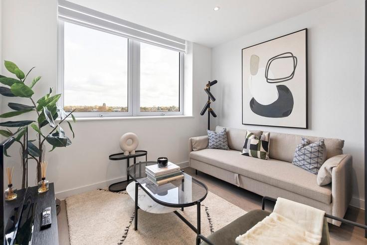 Elegant gestaltetes Wohnzimmer mit moderner Einrichtung in einer Wohnung im Building 34 Beckenham Road - home-to-host-usa - 1466655 in London Borough of Bromley, Beckenham Elegant gestaltetes Wohnzimmer mit moderner Einrichtung in einer Wohnung im Building 34 Beckenham Road - home-to-host-usa - 1466655 in London Borough of Bromley, Beckenham