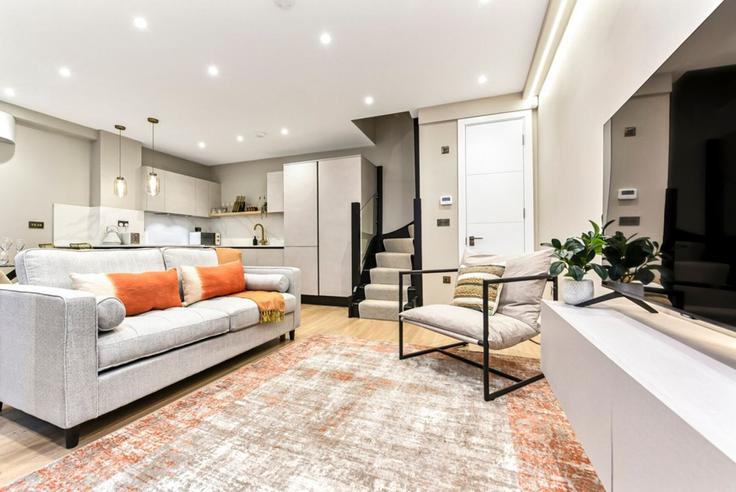 Salle de séjour élégante avec mobilier moderne dans un appartement à Building 5 Rutland Mews - home-to-host-usa - 1466667 à City of Westminster, London
