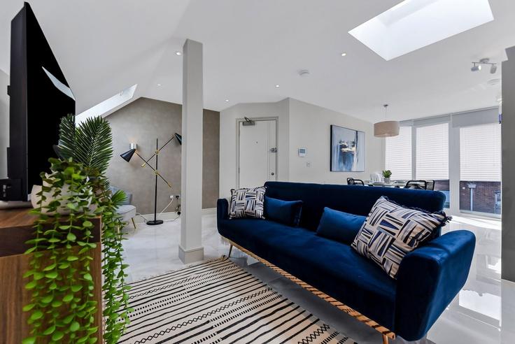 Elegant gestaltetes Wohnzimmer mit moderner Einrichtung in einer Wohnung im Building 122A Wembley Park Drive - home-to-host-usa - 1698290 in London Borough of Brent, Wembley Elegant gestaltetes Wohnzimmer mit moderner Einrichtung in einer Wohnung im Building 122A Wembley Park Drive - home-to-host-usa - 1698290 in London Borough of Brent, Wembley