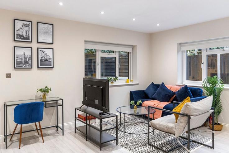 London Borough of Barnet, London에 위치한 Building 25 Alderton Way - home-to-host-usa - 1466652 유닛의 세련된 인테리어가 돋보이는 거실