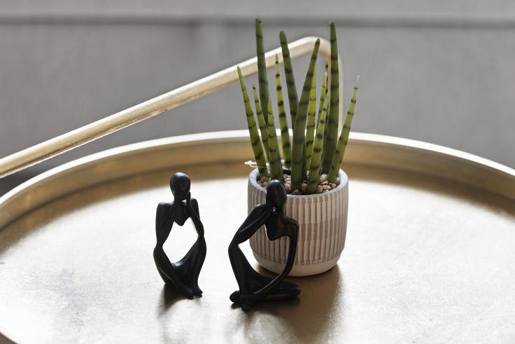 Elegante sala de estar con mobiliario moderno en un apartamento en Building Rockingham Street - home-to-host - 1374821 en London Borough of Southwark, London