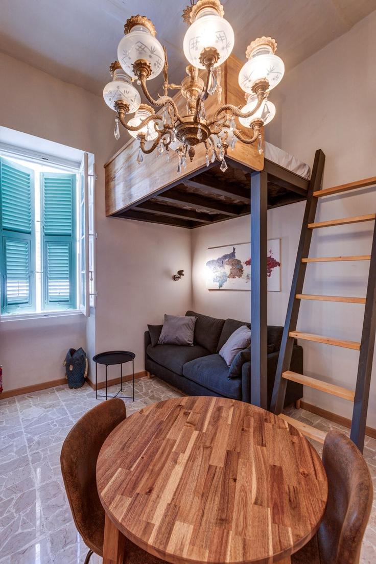 Sliema SliemaのBuilding Triq Manwel Dimech - homeletsmalta - 1321778のアパートメントにある、モダンな家具を備えたエレガントなデザインのリビングルーム