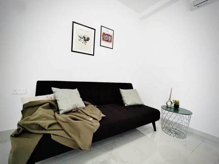 Building Triq It - Tramm - homeletsmalta - 1321784 adresindeki bir dairede modern mobilyalarla zarif bir şekilde tasarlanmış oturma odası Hamrun, Hamrun