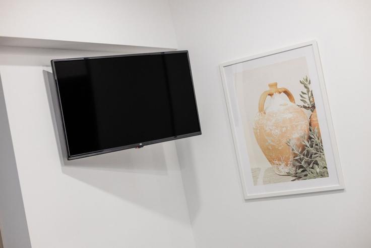 Elegant gestaltetes Wohnzimmer mit moderner Einrichtung in einer Wohnung im Building Praceta Engenheiro António de Almeida 30 - homesbnbird - 1422195 in Ramalde, Porto