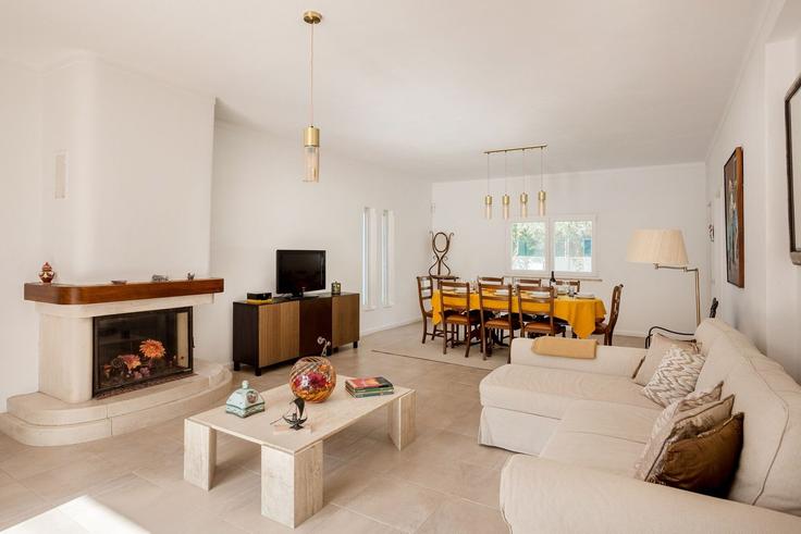 Estoril Cascais e EstorilのBuilding Rua Silva Lobo 146 - homesbnbird - 1422328のアパートメントにある、モダンな家具を備えたエレガントなデザインのリビングルーム Estoril Cascais e EstorilのBuilding Rua Silva Lobo 146 - homesbnbird - 1422328のアパートメントにある、モダンな家具を備えたエレガントなデザインのリビングルーム