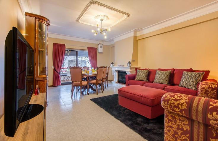 Building Praceta do Astrolábio 226 - homesbnbird - 1422275 adresindeki bir dairede modern mobilyalarla zarif bir şekilde tasarlanmış oturma odası Cascais e Estoril, Cascais