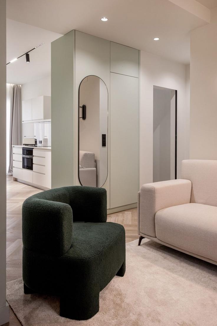 Salle de séjour élégante avec mobilier moderne dans un appartement à Building Rua Cecílio de Sousa 20 - homesbnbird - 1422263 à Misericórdia, Lisbon