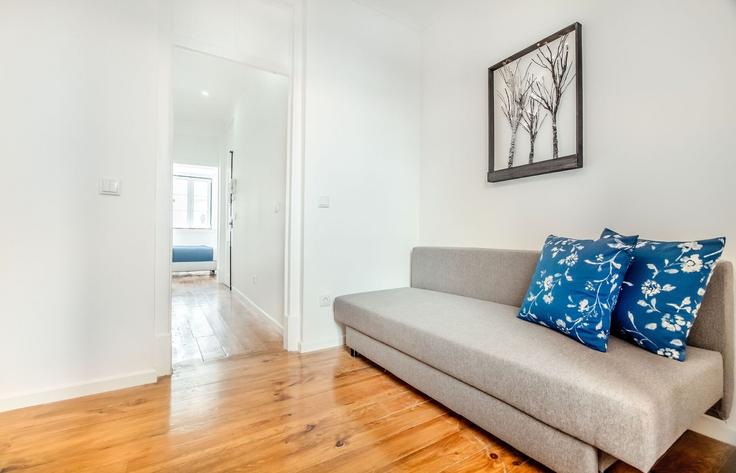 Lisbon São VicenteのBuilding Rua das Olarias 68 - homesbnbird - 1422076のアパートメントにある、モダンな家具を備えたエレガントなデザインのリビングルーム