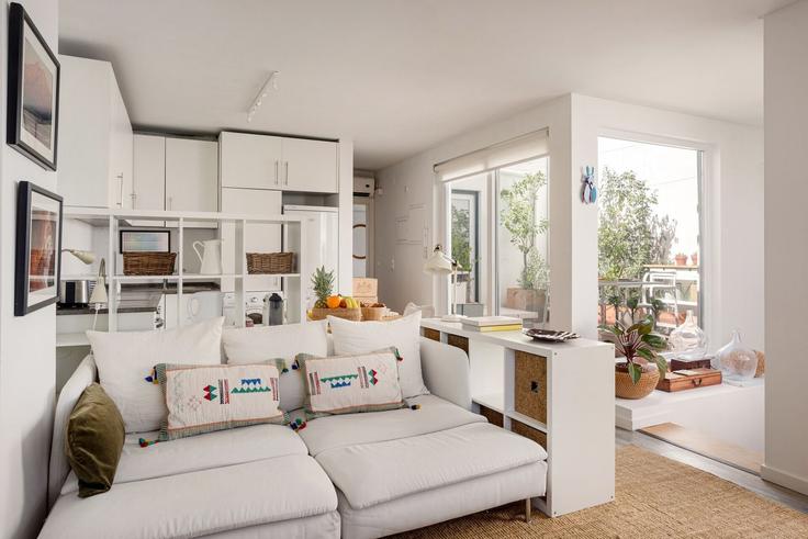 Lisbon MisericórdiaのBuilding Rua da Imprensa Nacional 24 - homesbnbird - 1422274のアパートメントにある、モダンな家具を備えたエレガントなデザインのリビングルーム