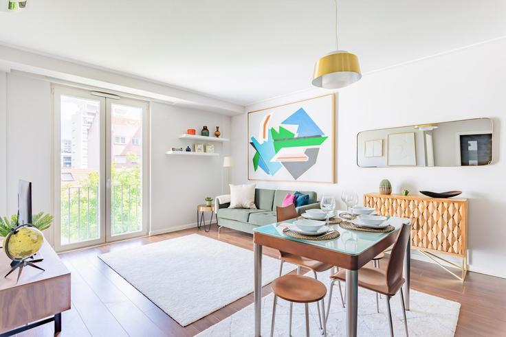 Salle de séjour élégante avec mobilier moderne dans un appartement à Building Rua Silva Carvalho 148 - homesbnbird - 1422033 à Campo de Ourique, Lisbon
