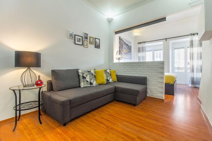 Lisbon São VicenteのBuilding Rua do Paraíso 106 - homesbnbird - 1421971のアパートメントにある、モダンな家具を備えたエレガントなデザインのリビングルーム