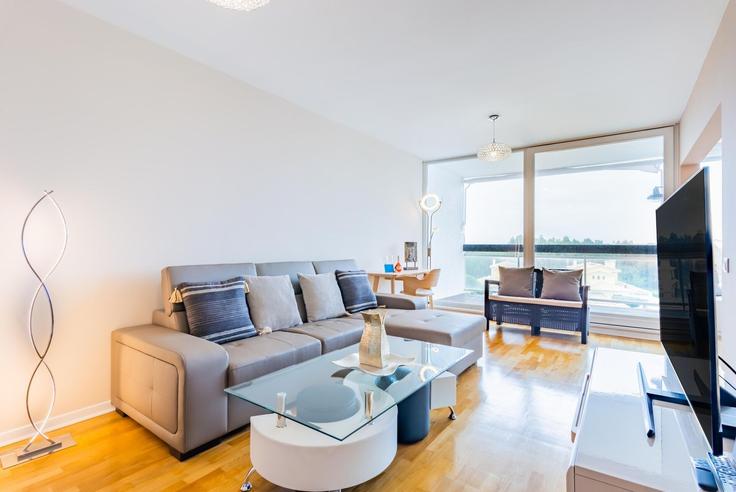 Building Rua Hibíscos 124 - homesbnbird - 1422294 adresindeki bir dairede modern mobilyalarla zarif bir şekilde tasarlanmış oturma odası Cascais e Estoril, Cascais