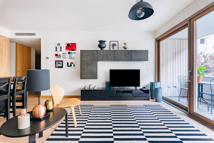 Lisbon Santo AntónioのBuilding Rua Artilharia 1 33 - homesbnbird - 1422134のアパートメントにある、モダンな家具を備えたエレガントなデザインのリビングルーム