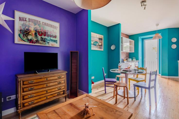 Elegante sala de estar con mobiliario moderno en un apartamento en Building Rua Marques da Silva 26 - homesbnbird - 1422176 en Arroios, Lisbon