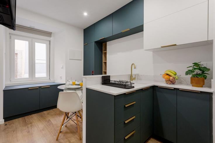 Lisbon São VicenteのBuilding Travessa do Rosário de Santa Clara - homesbnbird - 1422212の高級アパートメントにある、最高級の設備を備えた機能的でスタイリッシュなキッチン