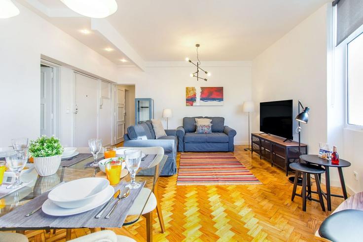 Salle de séjour élégante avec mobilier moderne dans un appartement à Building Rua Marcos Portugal 91D - homesbnbird - 1422062 à Misericórdia, Lisbon