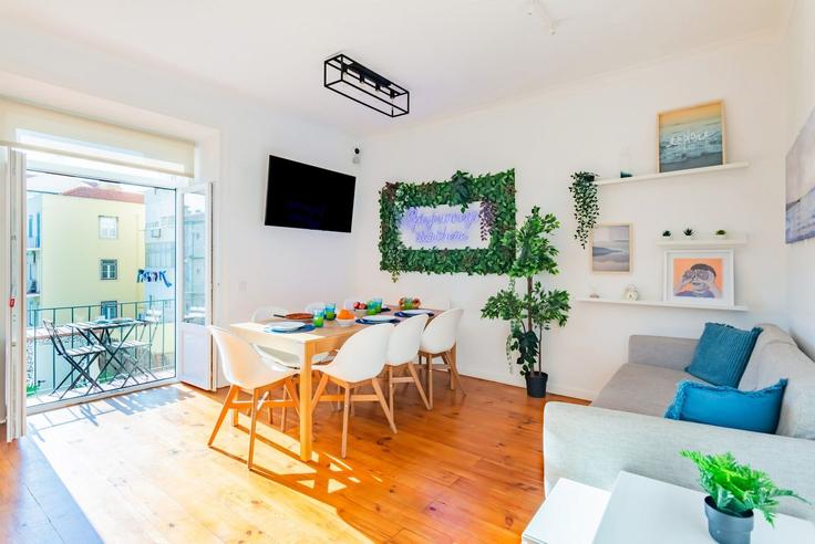 Salle de séjour élégante avec mobilier moderne dans un appartement à Building Rua Latino Coelho - homesbnbird - 1422053 à Avenidas Novas, Lisbon