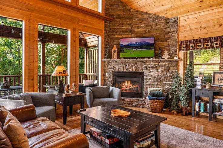 Sala de estar elegantemente projetada com móveis modernos em um apartamento no Building Millers Ridge Way - hometeam - 1023266 em Sevierville, Sevierville