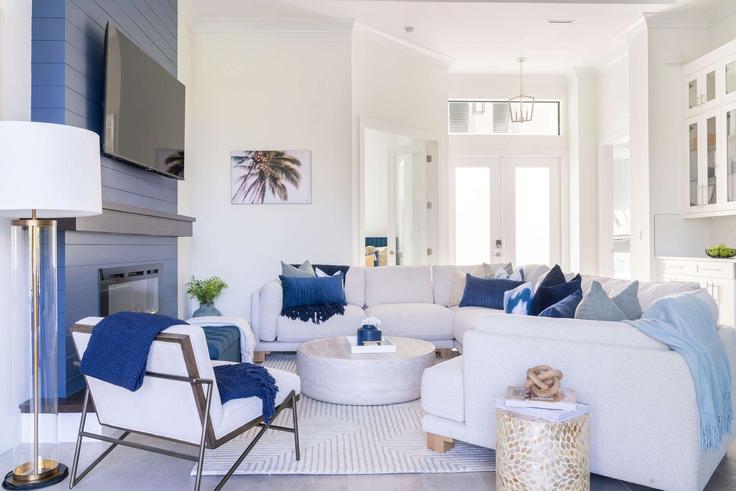 Elegant gestaltetes Wohnzimmer mit moderner Einrichtung in einer Wohnung im Building Leland Way - hometeam - 1042674 - USA in Marco Island, Marco Island