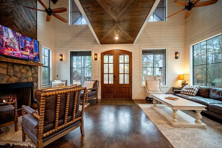 Building Apple Ridge Lane - hometeam - 1370183 adresindeki bir dairede modern mobilyalarla zarif bir şekilde tasarlanmış oturma odası Hochatown, Hochatown