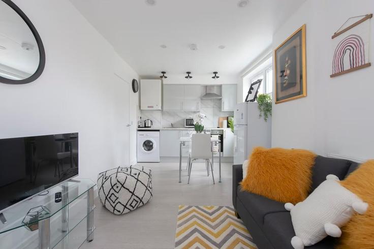 London Borough of Haringey, London에 위치한 Building Poynton Road  - hometohost - 1056698 - LON 아파트의 세련된 인테리어가 돋보이는 거실