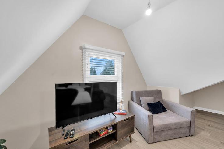 Salle de séjour élégante avec mobilier moderne dans un appartement à Building Wightman Road - hometohost - 1056617 - LON à London Borough of Haringey, London