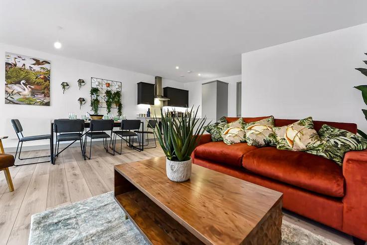 London Borough of Tower Hamlets, London에 위치한 Building Hessel Street - hometohost - 1056767 - LON 아파트의 세련된 인테리어가 돋보이는 거실
