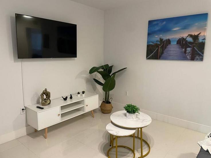 Miami, Miami에 위치한 Building Southwest 6th Street - hospedanos - 1056538 - MIA 유닛의 세련된 인테리어가 돋보이는 거실 Miami, Miami에 위치한 Building Southwest 6th Street - hospedanos - 1056538 - MIA 유닛의 세련된 인테리어가 돋보이는 거실