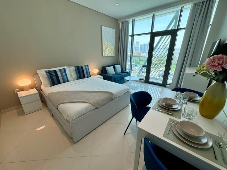 Nakhlat Jumeira, Dubai에 위치한 Building Tariaq Bedon Esm - hospitality-expert-holiday-homes - 1335120 유닛의 세련된 인테리어가 돋보이는 거실