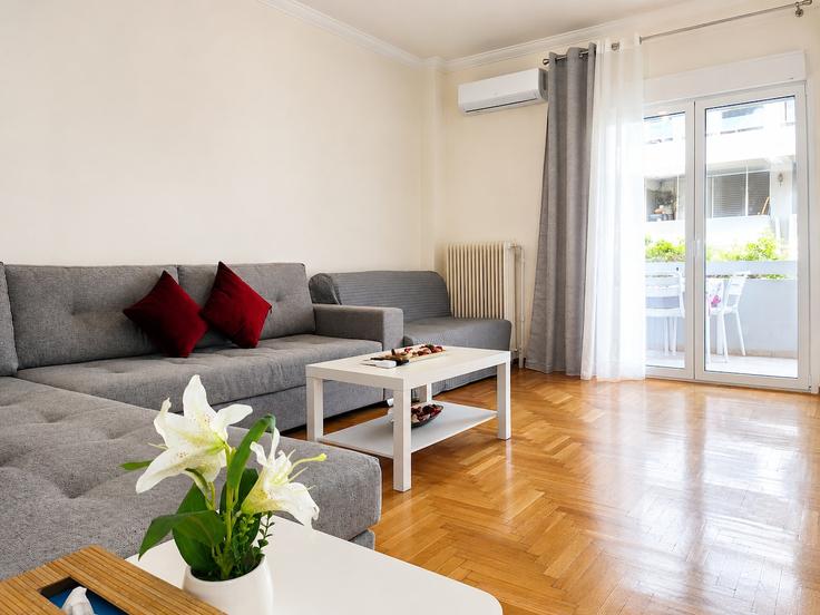 Athens South AthensのBuilding Areos - hospitality-gr - 1590519のアパートメントにある、モダンな家具を備えたエレガントなデザインのリビングルーム
