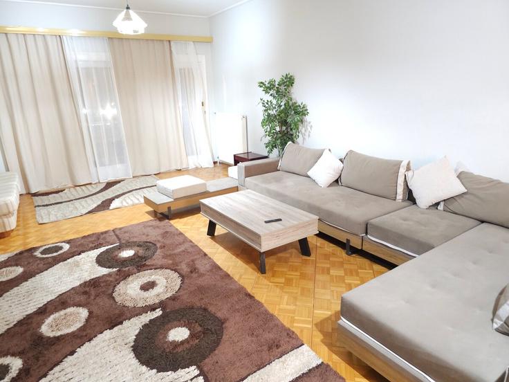 South Athens, Athens에 위치한 Building Leoforos Poseidonos - hospitality-gr - 1515035 유닛의 세련된 인테리어가 돋보이는 거실 South Athens, Athens에 위치한 Building Leoforos Poseidonos - hospitality-gr - 1515035 유닛의 세련된 인테리어가 돋보이는 거실