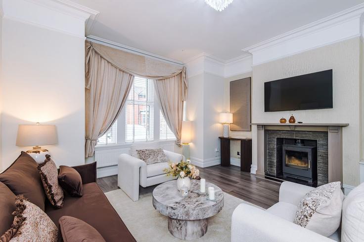 Elegant gestaltetes Wohnzimmer mit moderner Einrichtung in einer Wohnung im Building North Road - host-a-home - 1691793 in Manchester, Manchester Elegant gestaltetes Wohnzimmer mit moderner Einrichtung in einer Wohnung im Building North Road - host-a-home - 1691793 in Manchester, Manchester