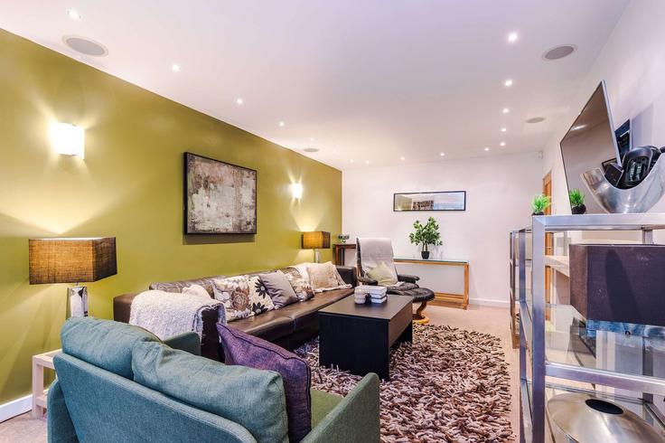 Building Netherwood Road - host-a-home - 1341593 adresindeki bir dairede modern mobilyalarla zarif bir şekilde tasarlanmış oturma odası Manchester, Manchester