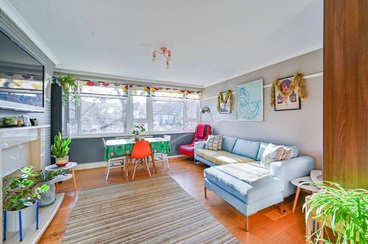 Building Greenwich High Road - host-a-home - 1459975 adresindeki bir dairede modern mobilyalarla zarif bir şekilde tasarlanmış oturma odası Royal Borough of Greenwich, London