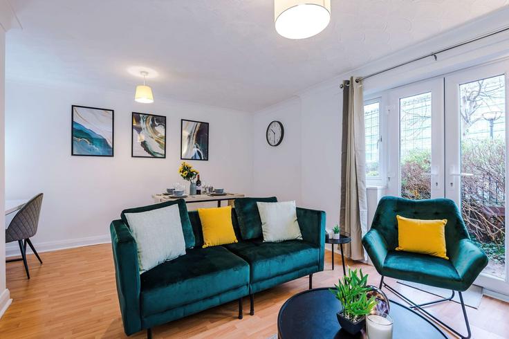 Building Vancouver Quay - host-a-home - 1294176 adresindeki bir dairede modern mobilyalarla zarif bir şekilde tasarlanmış oturma odası City of Salford, Salford