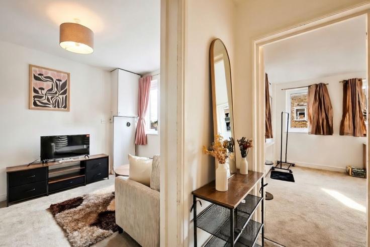 London London Borough of EalingのBuilding Broadway - host-a-home - 1520298のアパートメントにある、モダンな家具を備えたエレガントなデザインのリビングルーム