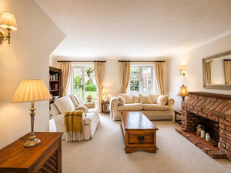 Windsor WindsorのBuilding Little Woodlands - host-a-home - 1520297のアパートメントにある、モダンな家具を備えたエレガントなデザインのリビングルーム Windsor WindsorのBuilding Little Woodlands - host-a-home - 1520297のアパートメントにある、モダンな家具を備えたエレガントなデザインのリビングルーム