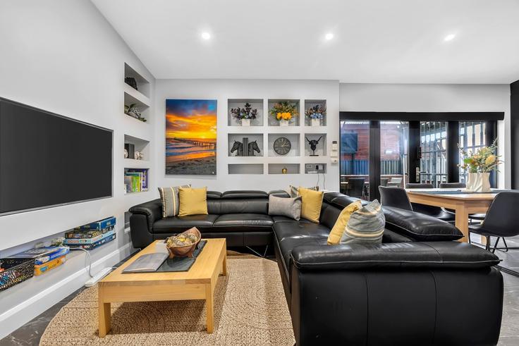 Adelaide Mile EndのBuilding South Road - host-solutions - 1624522のアパートメントにある、モダンな家具を備えたエレガントなデザインのリビングルーム Adelaide Mile EndのBuilding South Road - host-solutions - 1624522のアパートメントにある、モダンな家具を備えたエレガントなデザインのリビングルーム