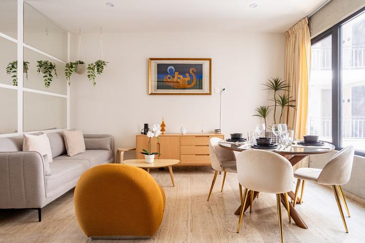 Salle de séjour élégante avec mobilier moderne dans un appartement à Building Calle Doctor Carmona y Valle - hostair - 1582514 à Mexico City, Mexico City