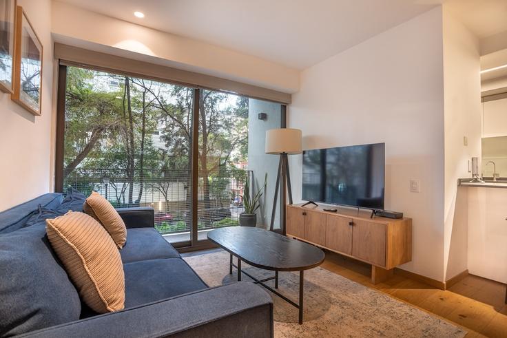 Elegante sala de estar con mobiliario moderno en un apartamento en Building Avenida Mazatlan - hostair - 1582528 en Mexico City, Mexico City Elegante sala de estar con mobiliario moderno en un apartamento en Building Avenida Mazatlan - hostair - 1582528 en Mexico City, Mexico City
