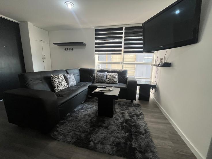 Elegant gestaltetes Wohnzimmer mit moderner Einrichtung in einer Wohnung im Building Laguna de Mayran - hostair - 1582666 in Mexico City, Mexico City Elegant gestaltetes Wohnzimmer mit moderner Einrichtung in einer Wohnung im Building Laguna de Mayran - hostair - 1582666 in Mexico City, Mexico City