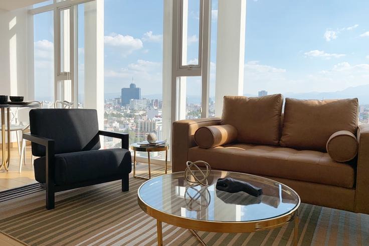 Elegante sala de estar con mobiliario moderno en un apartamento en Building General Benjamín Hill - hostair - 1582658 en Mexico City, Mexico City Elegante sala de estar con mobiliario moderno en un apartamento en Building General Benjamín Hill - hostair - 1582658 en Mexico City, Mexico City