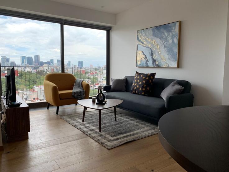 Elegante sala de estar con mobiliario moderno en un apartamento en Building Avenida Mazatlan - hostair - 1582581 en Mexico City, Mexico City Elegante sala de estar con mobiliario moderno en un apartamento en Building Avenida Mazatlan - hostair - 1582581 en Mexico City, Mexico City